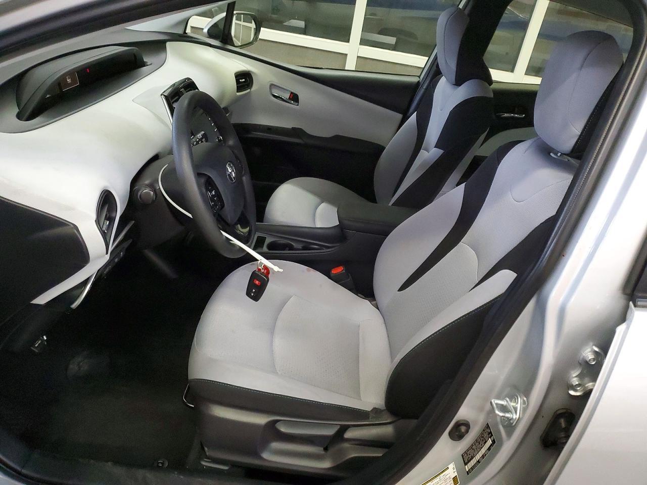 2022 TOYOTA PRIUS