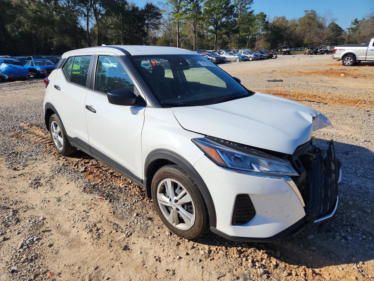 2025 NISSAN KICKS