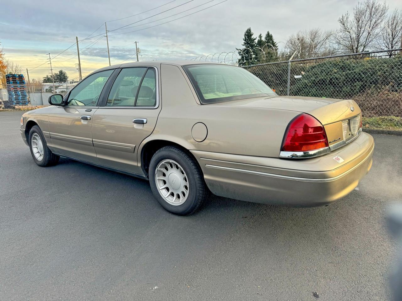 2001 FORD Crown Victoria