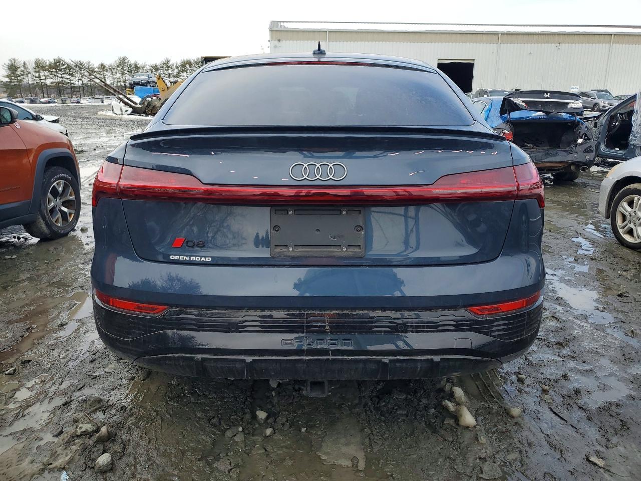 2024 AUDI Q8
