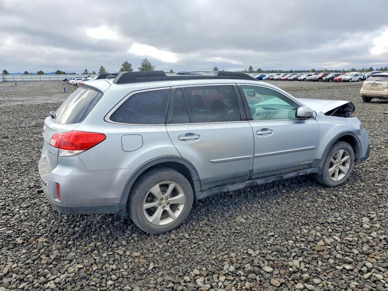 2013 SUBARU Outback