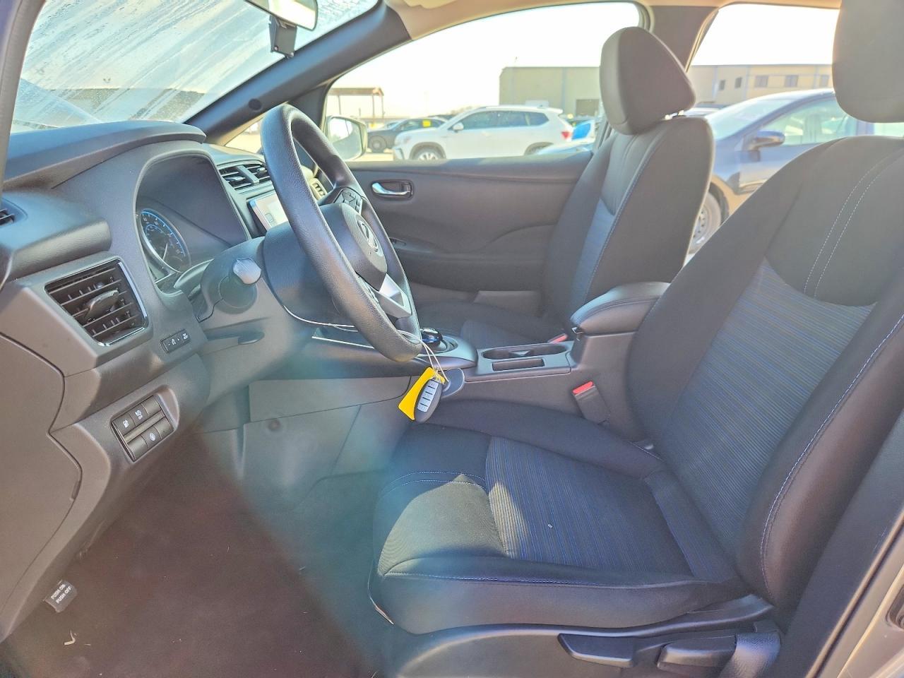2023 NISSAN LEAF
