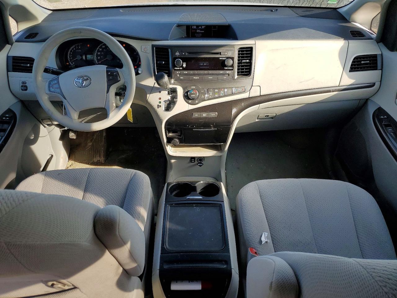 2013 TOYOTA SIENNA