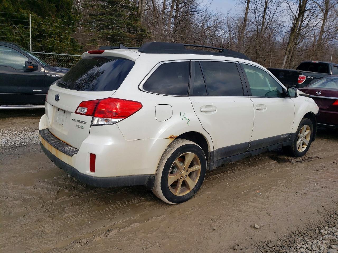 2014 SUBARU Outback