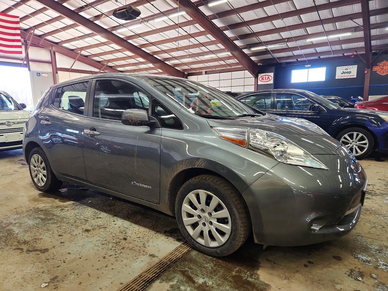 2017 NISSAN LEAF