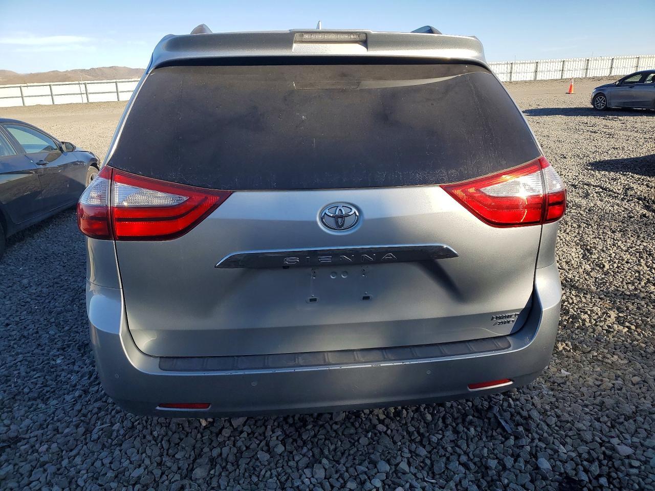 2019 TOYOTA SIENNA