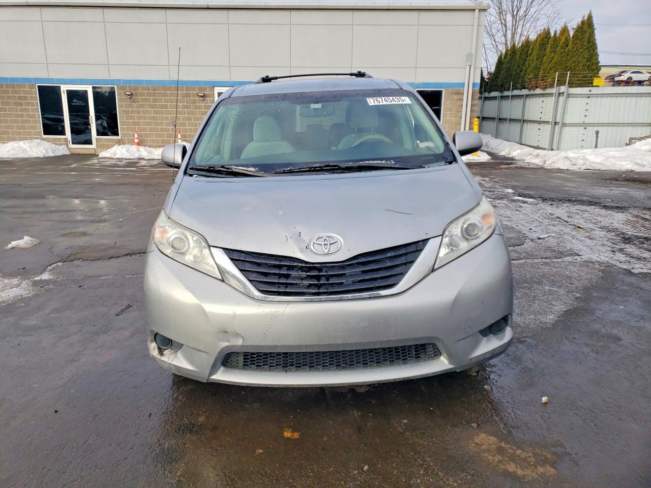2013 TOYOTA SIENNA