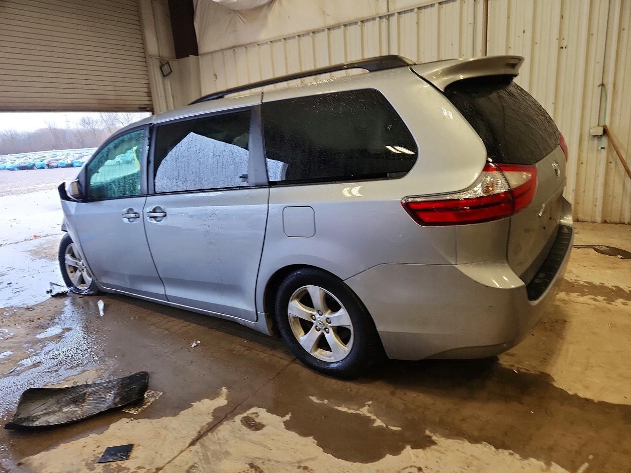 2015 TOYOTA SIENNA