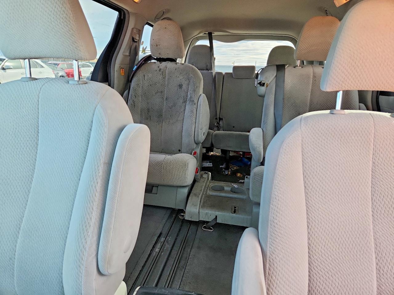 2012 TOYOTA SIENNA