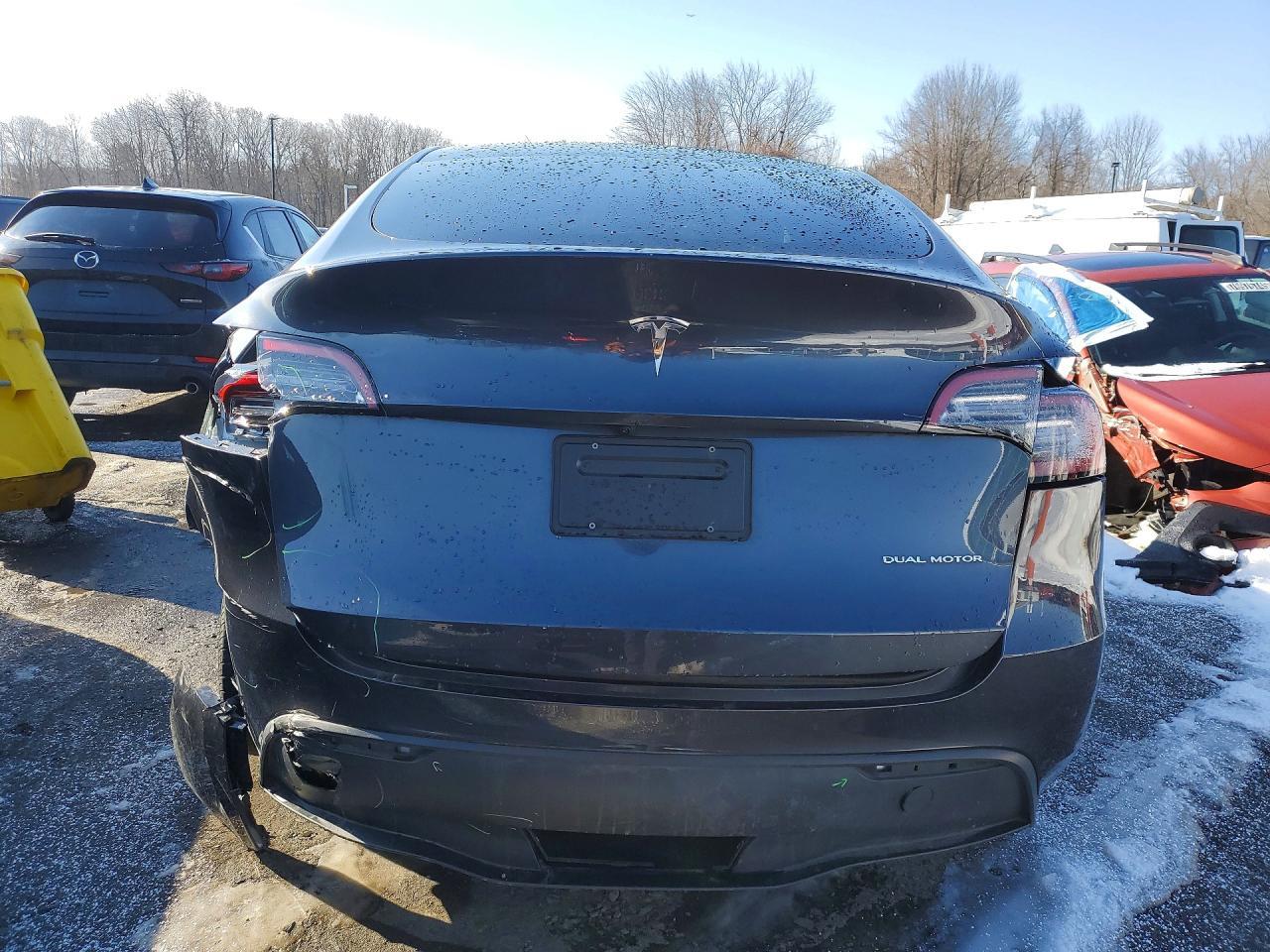 2024 TESLA MODEL Y