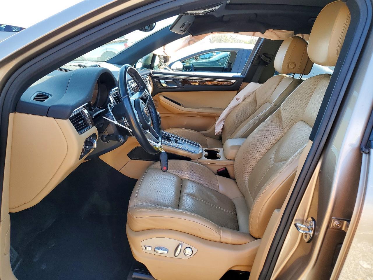 2017 PORSCHE Macan