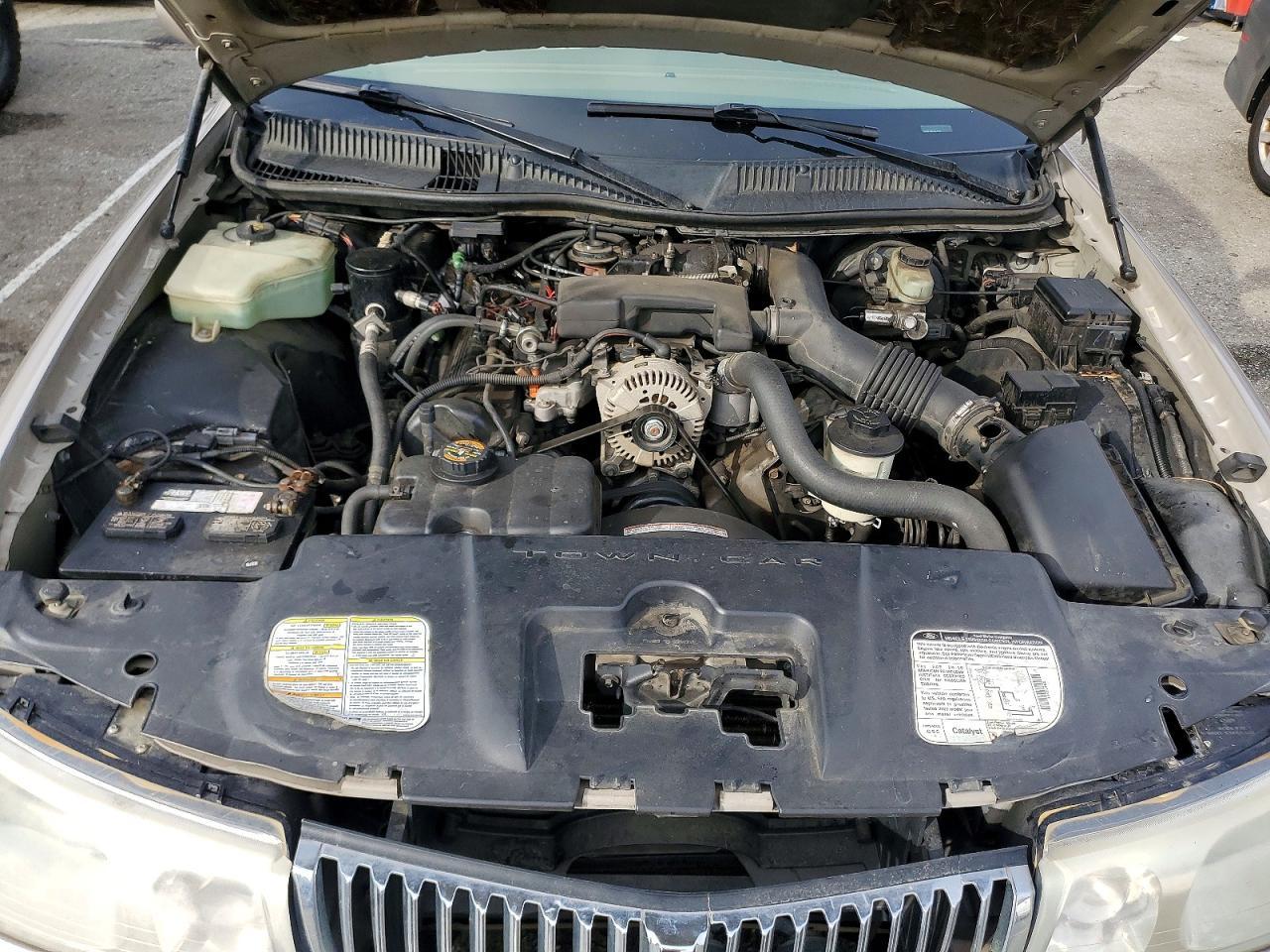 2000 LINCOLN Town Car