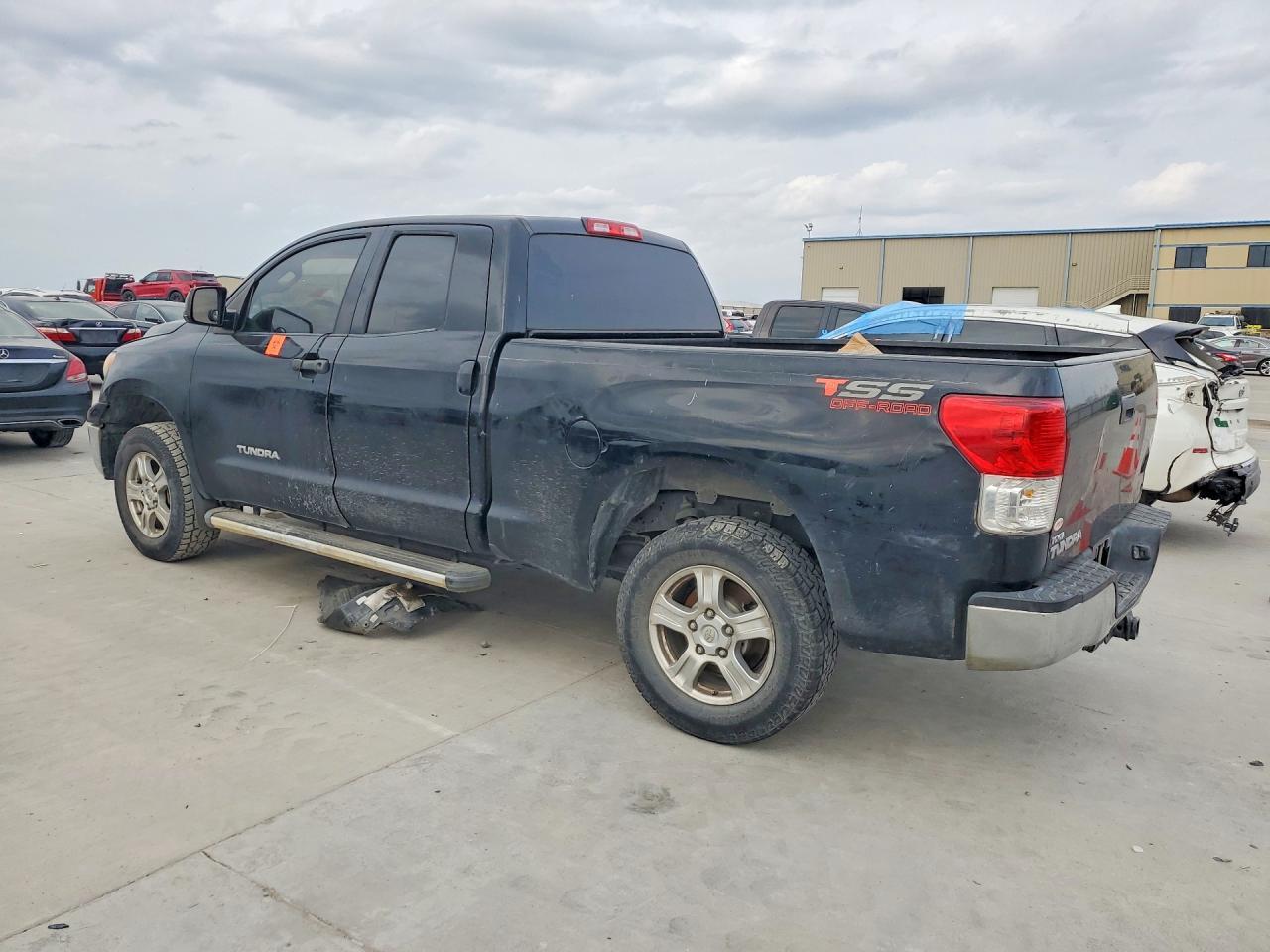 2011 TOYOTA TUNDRA