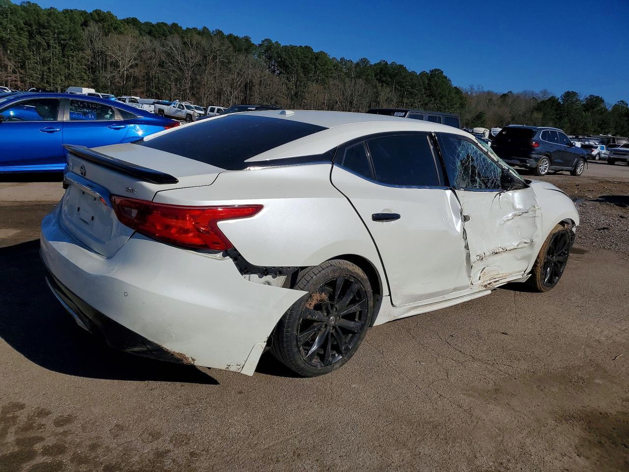 2017 NISSAN Maxima