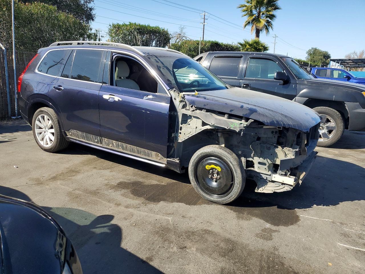 2016 VOLVO XC90
