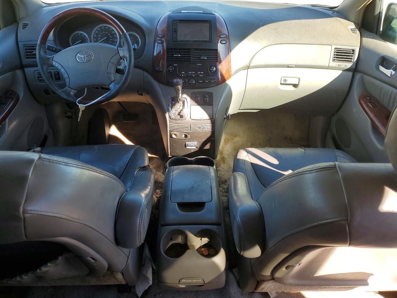 2005 TOYOTA SIENNA