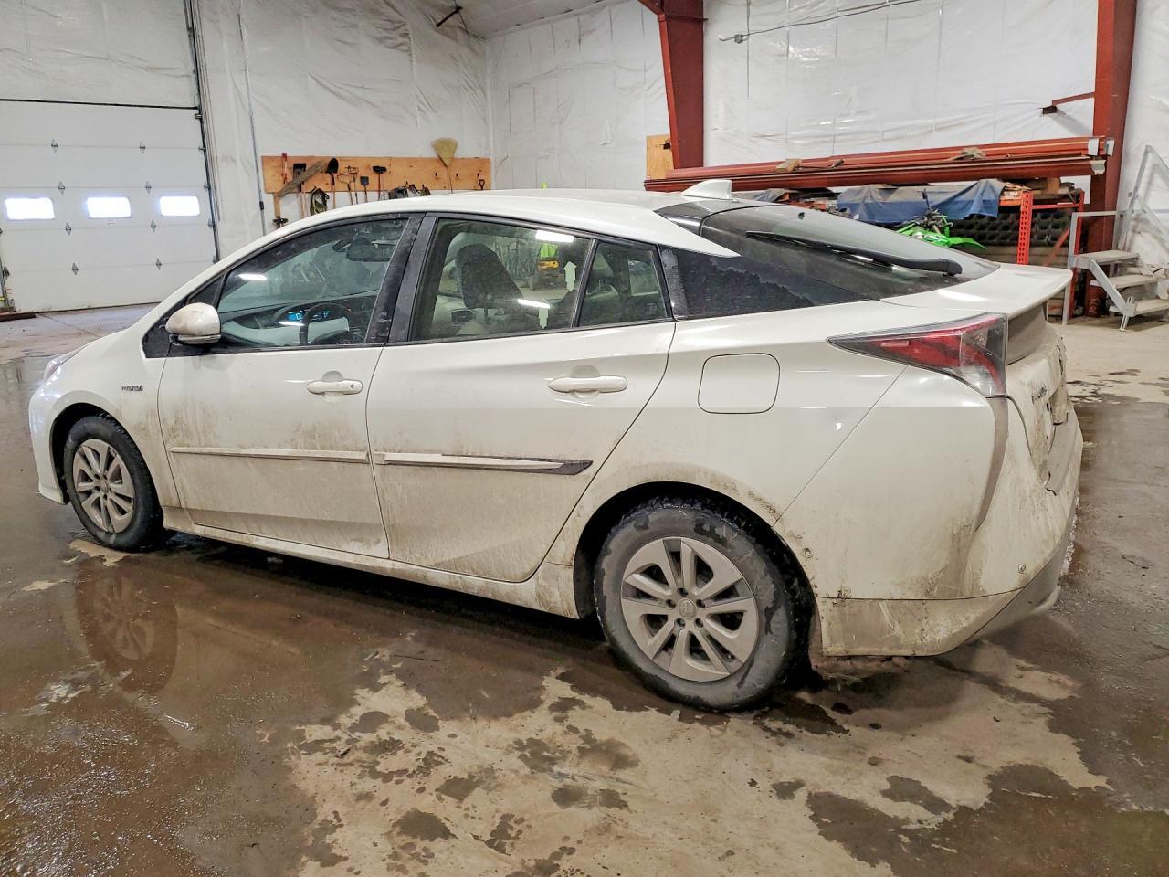 2016 TOYOTA PRIUS