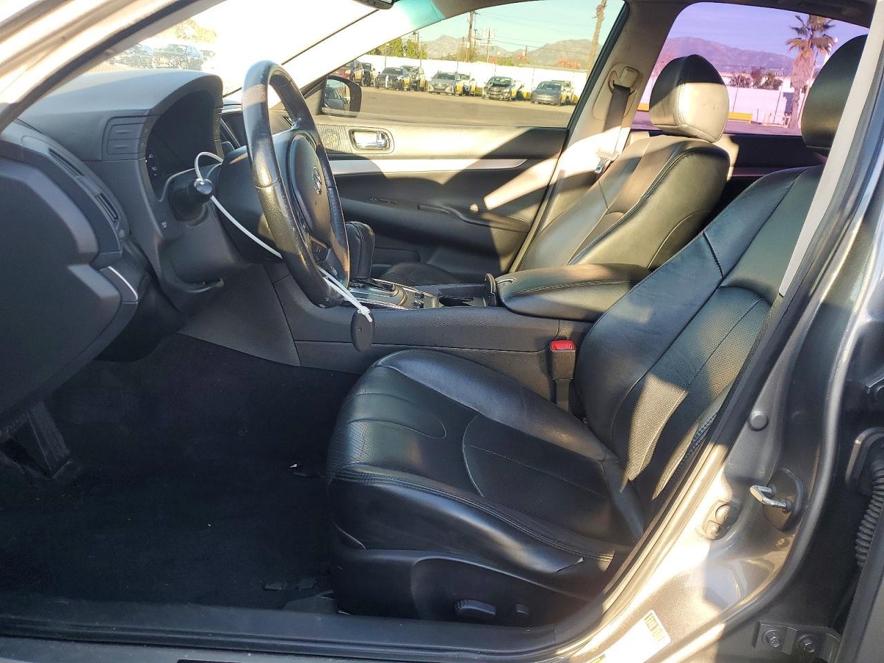2015 INFINITI Q40
