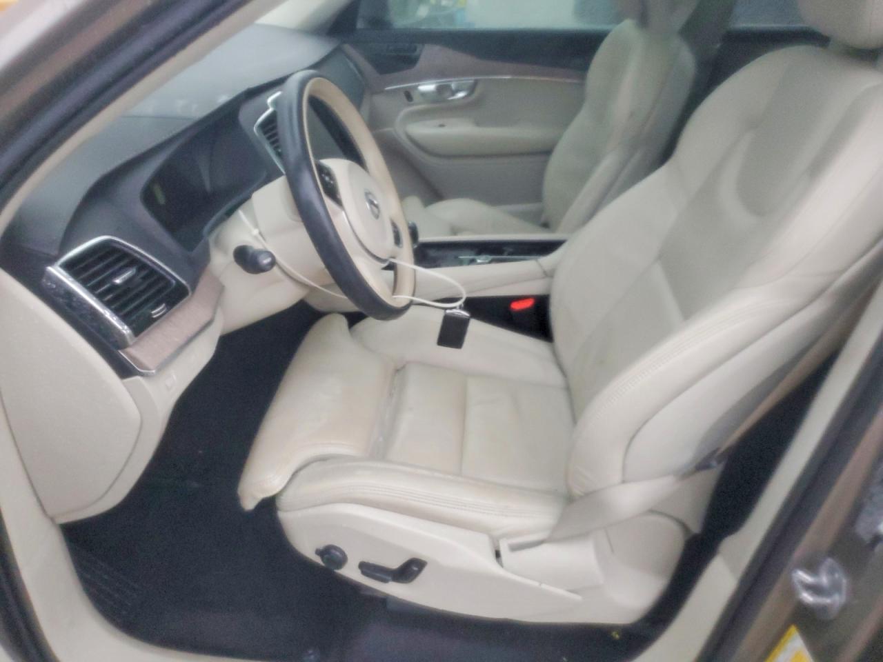 2021 VOLVO XC90