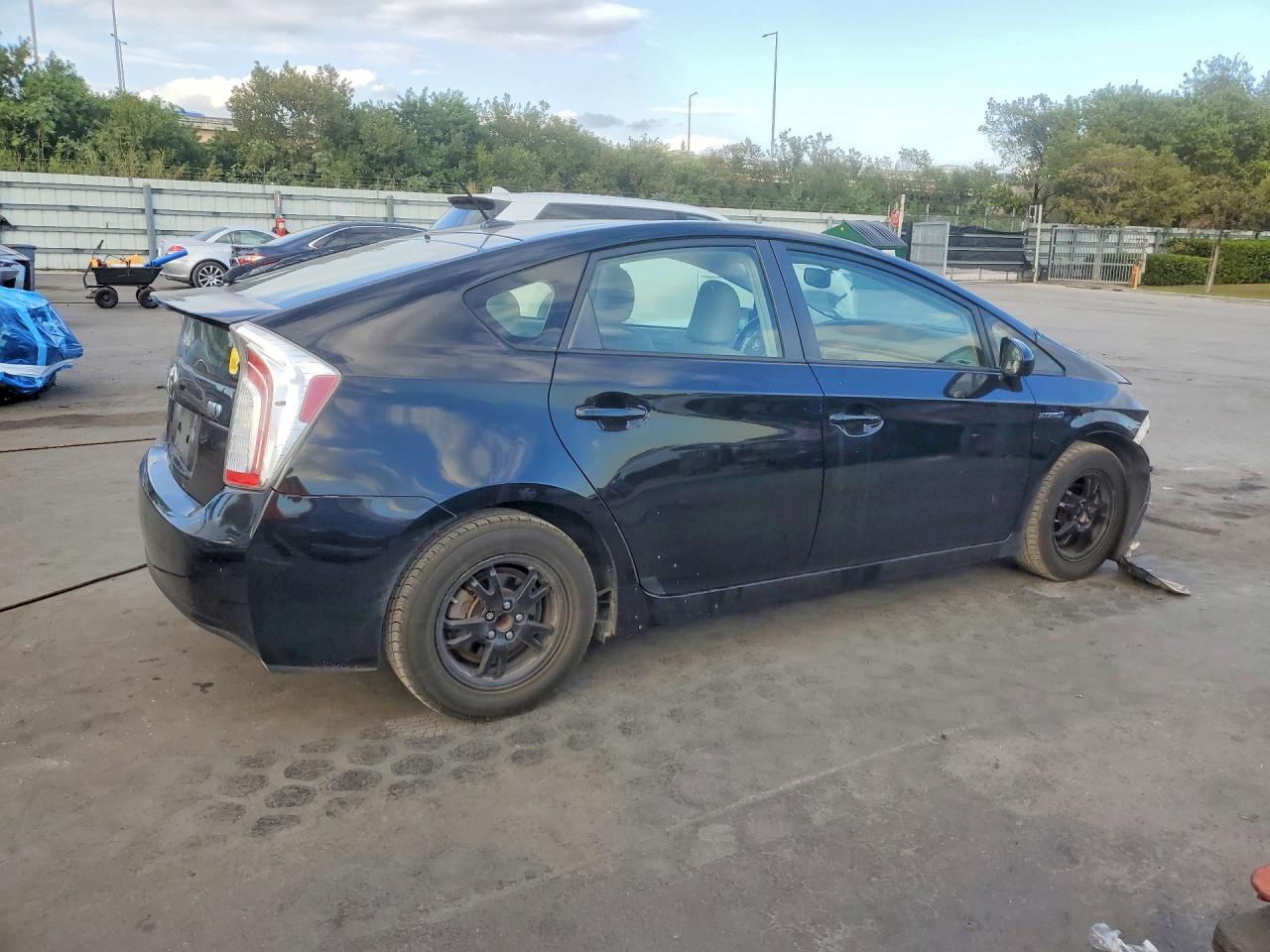 2015 TOYOTA PRIUS