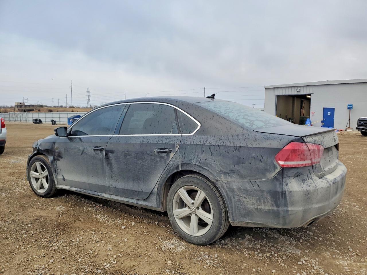 2013 VOLKSWAGEN Passat