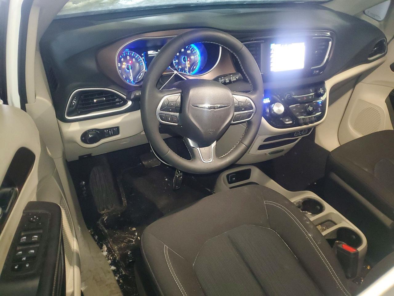 2023 CHRYSLER Voyager