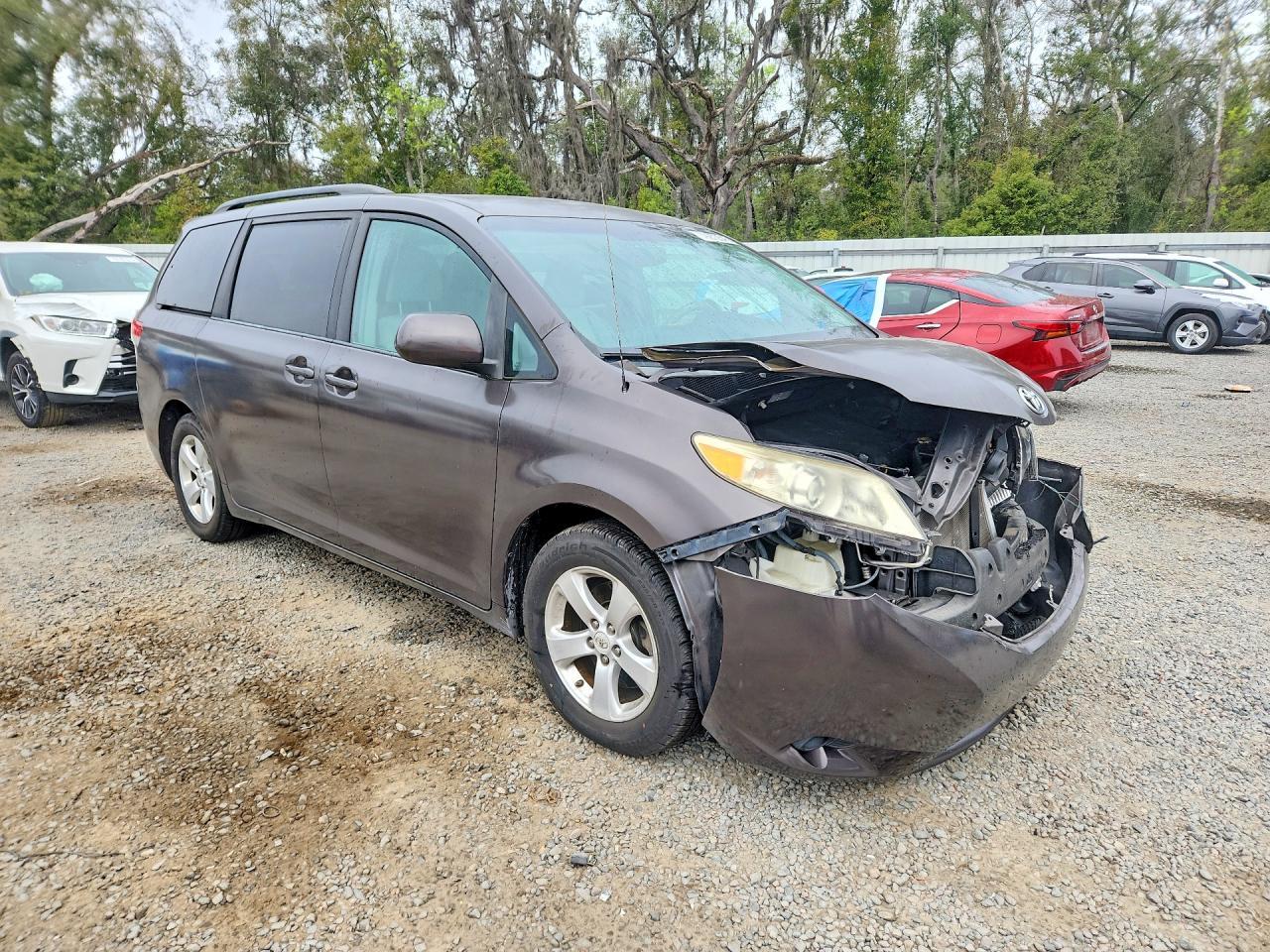 2012 TOYOTA SIENNA