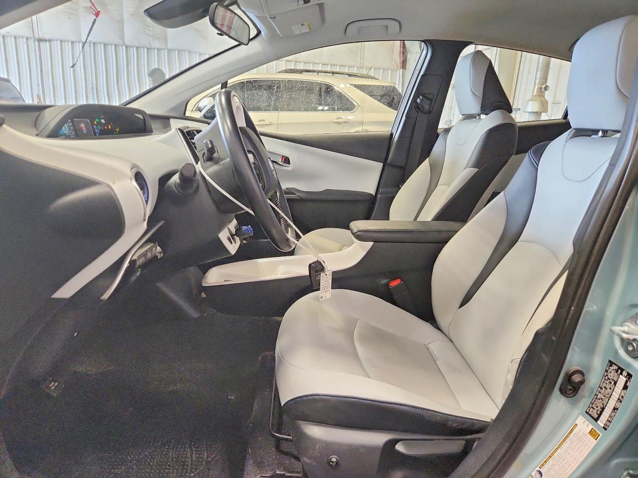 2017 TOYOTA PRIUS