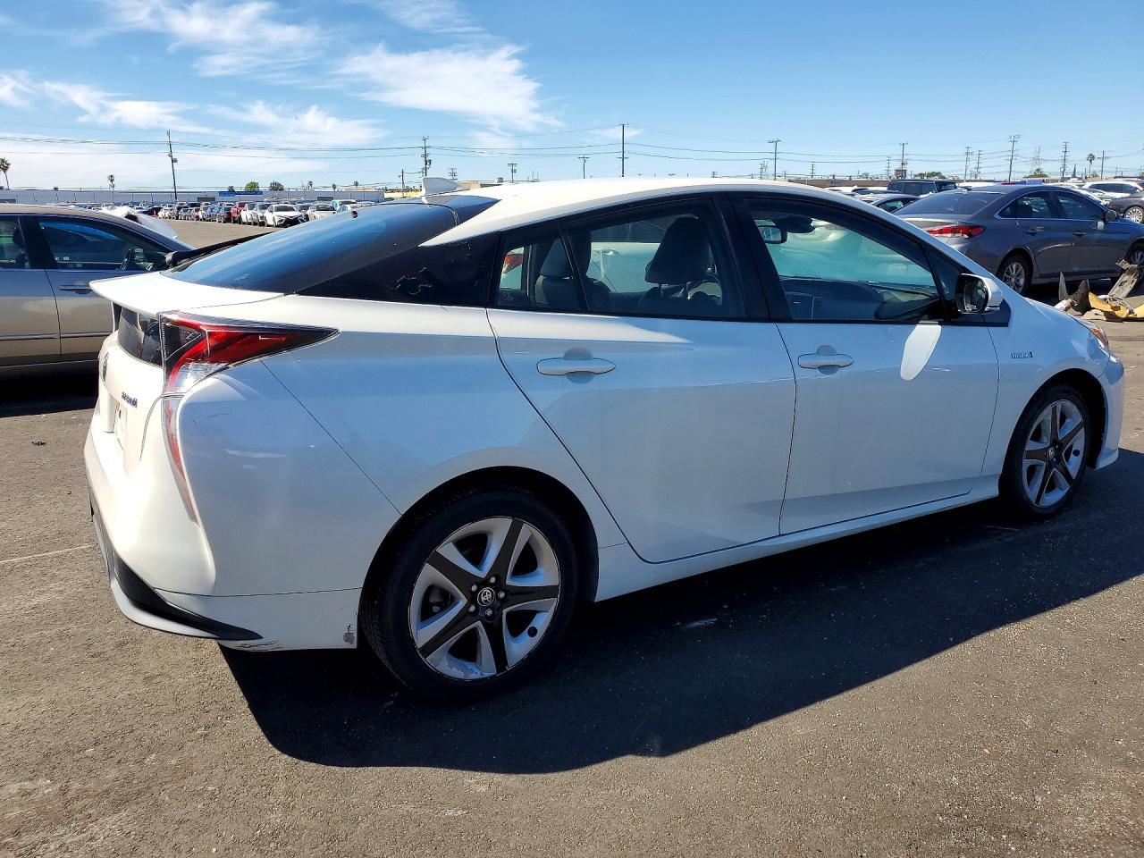 2016 TOYOTA PRIUS
