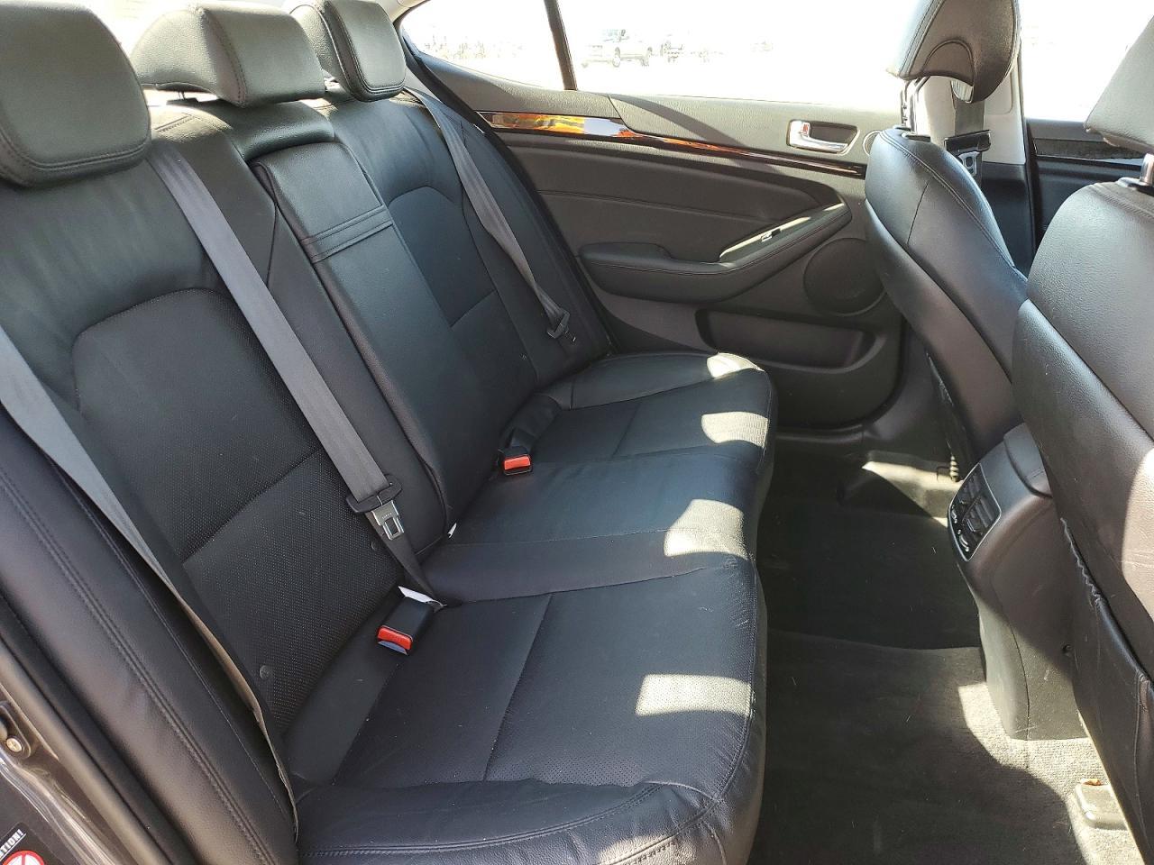 2015 KIA Cadenza