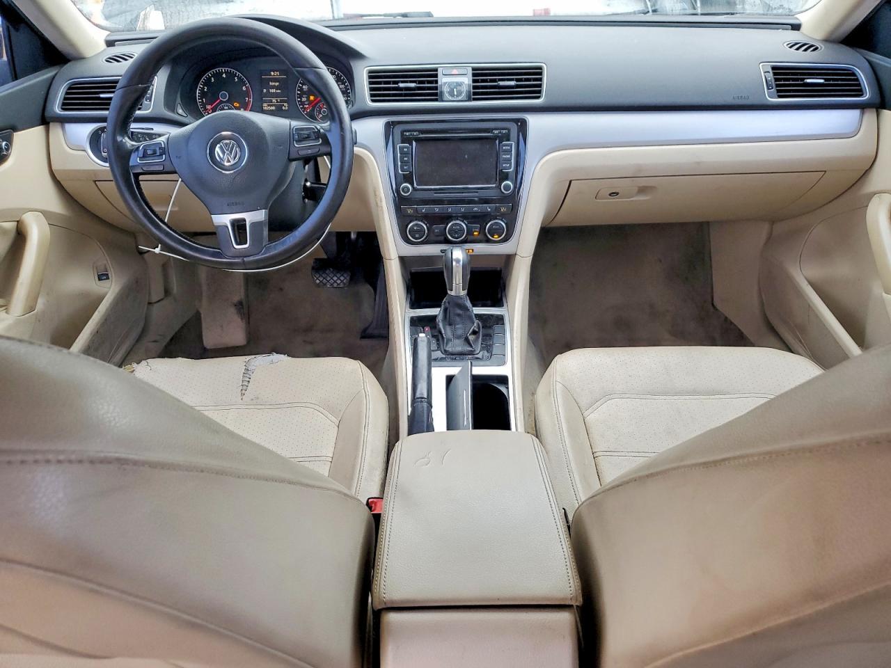 2012 VOLKSWAGEN Passat