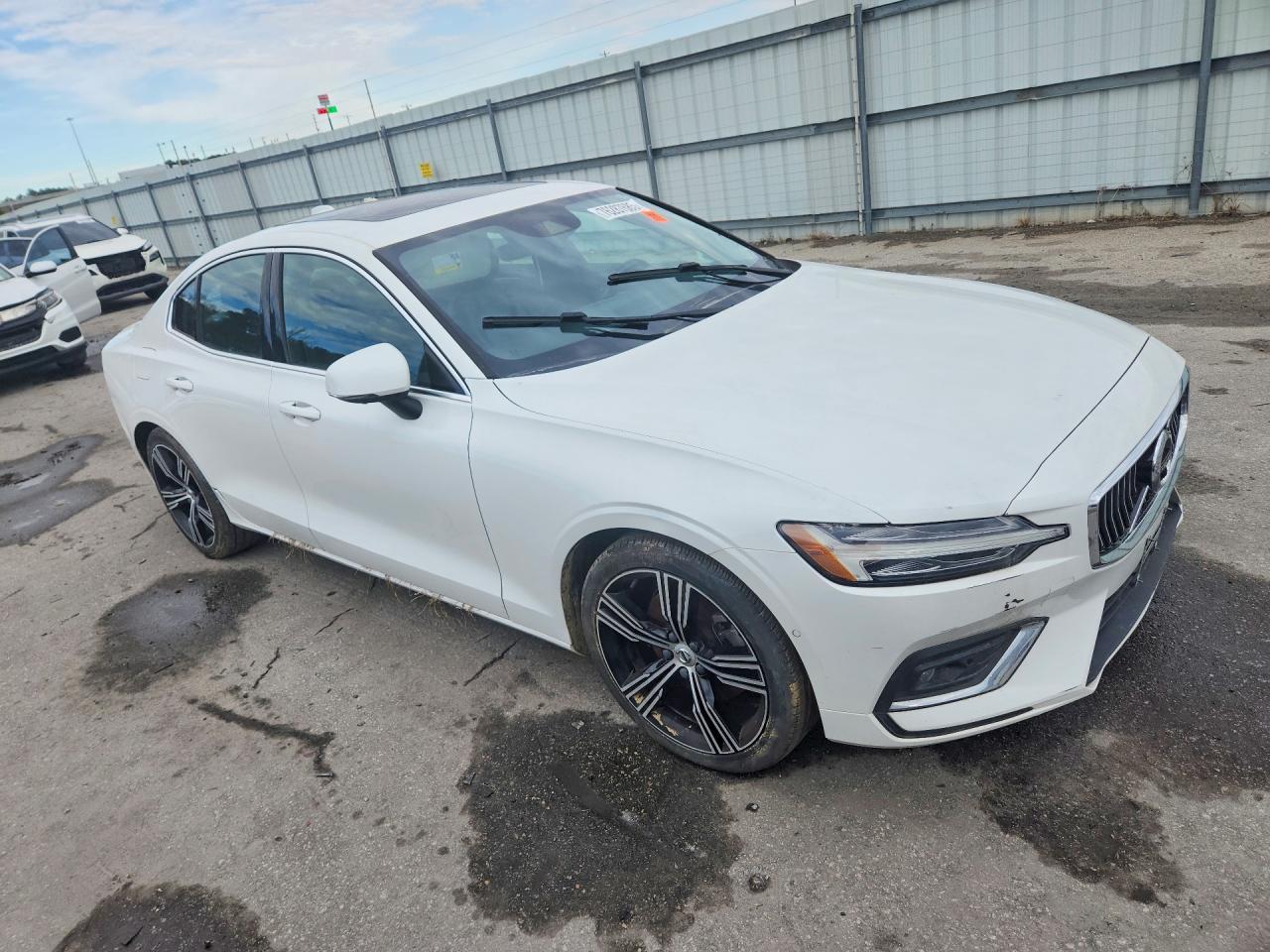 2022 VOLVO S60