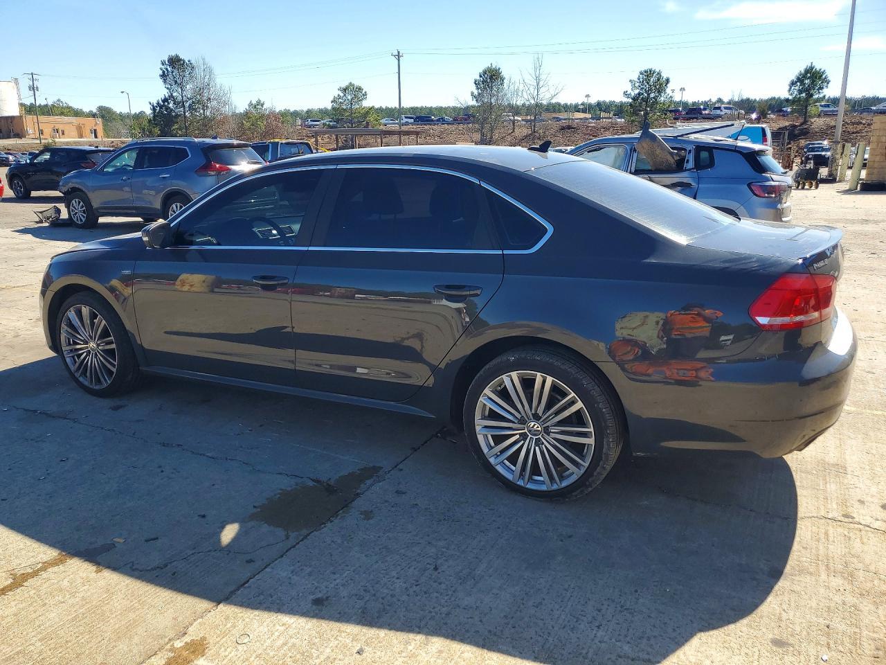 2014 VOLKSWAGEN Passat