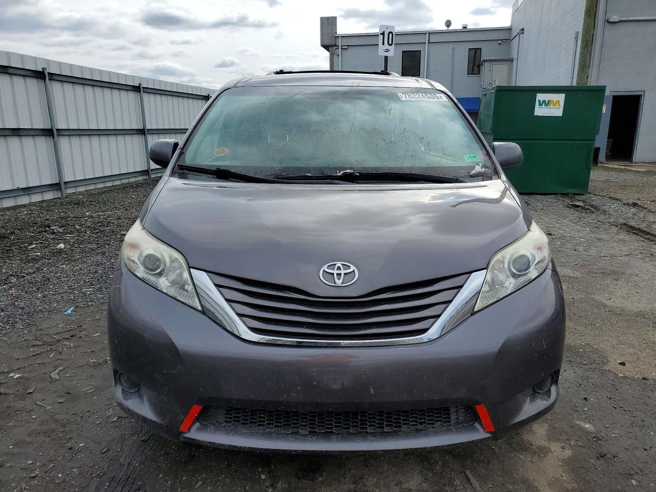 2015 TOYOTA SIENNA
