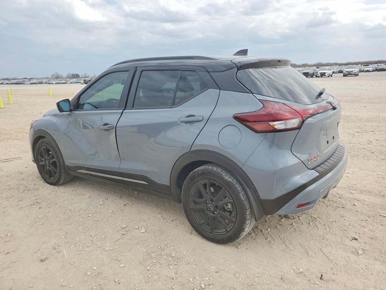 2023 NISSAN KICKS