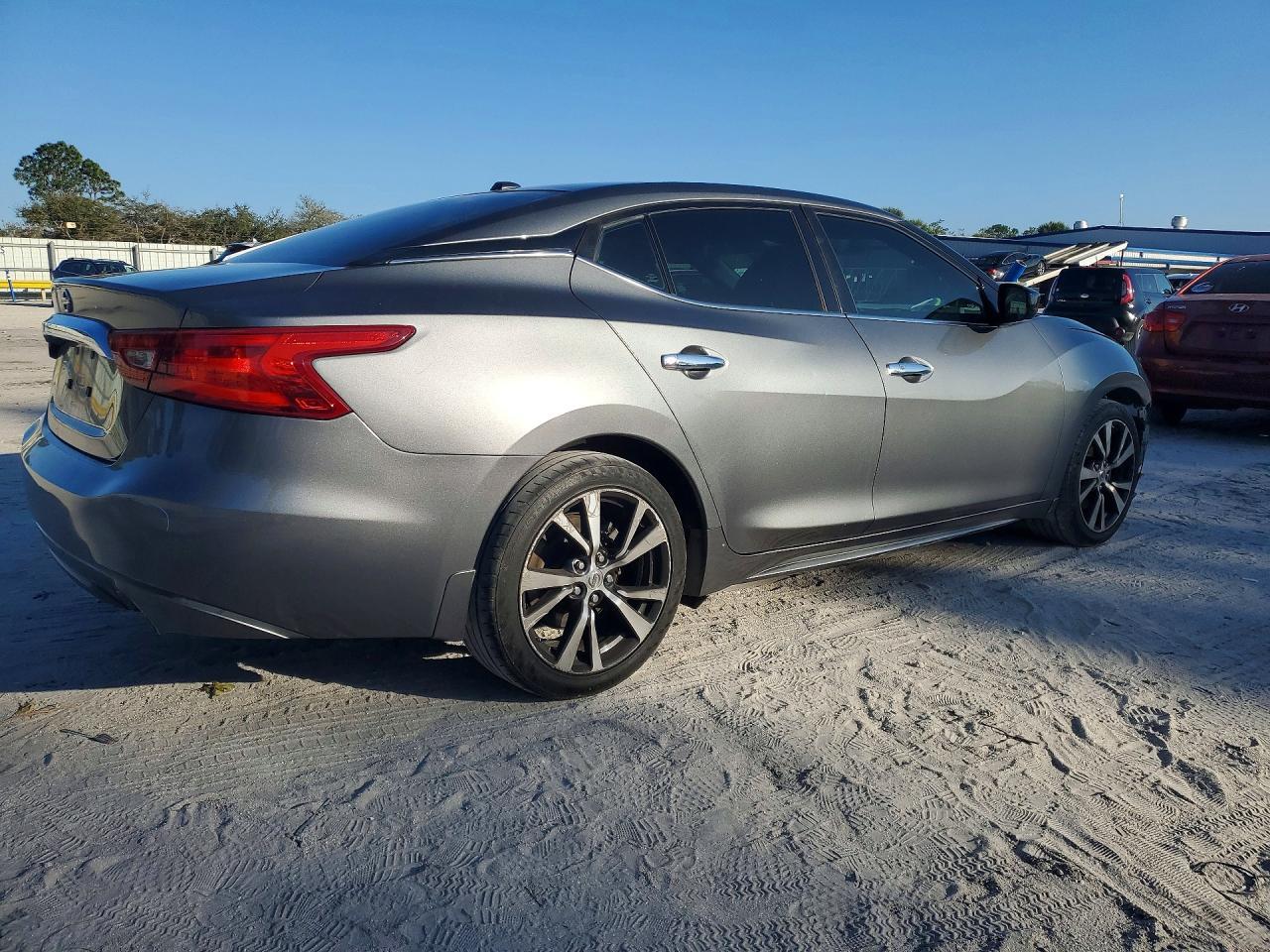2016 NISSAN Maxima
