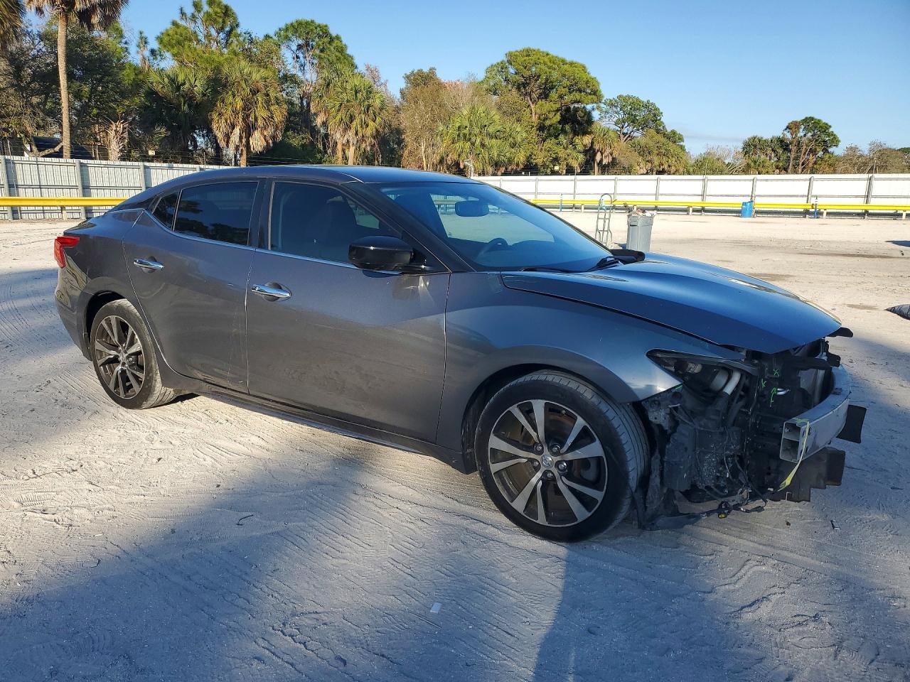 2016 NISSAN Maxima