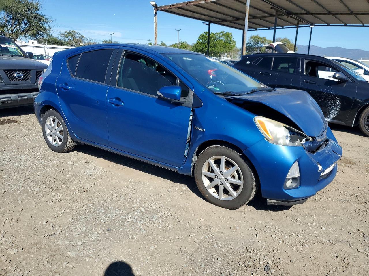 2013 TOYOTA Prius c