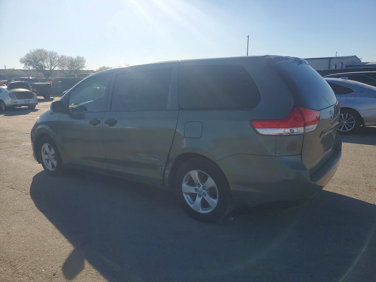 2013 TOYOTA SIENNA