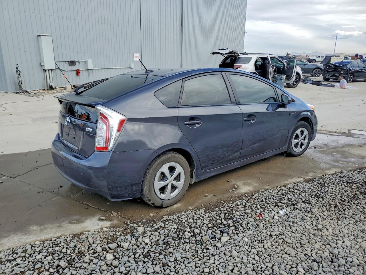 2015 TOYOTA PRIUS