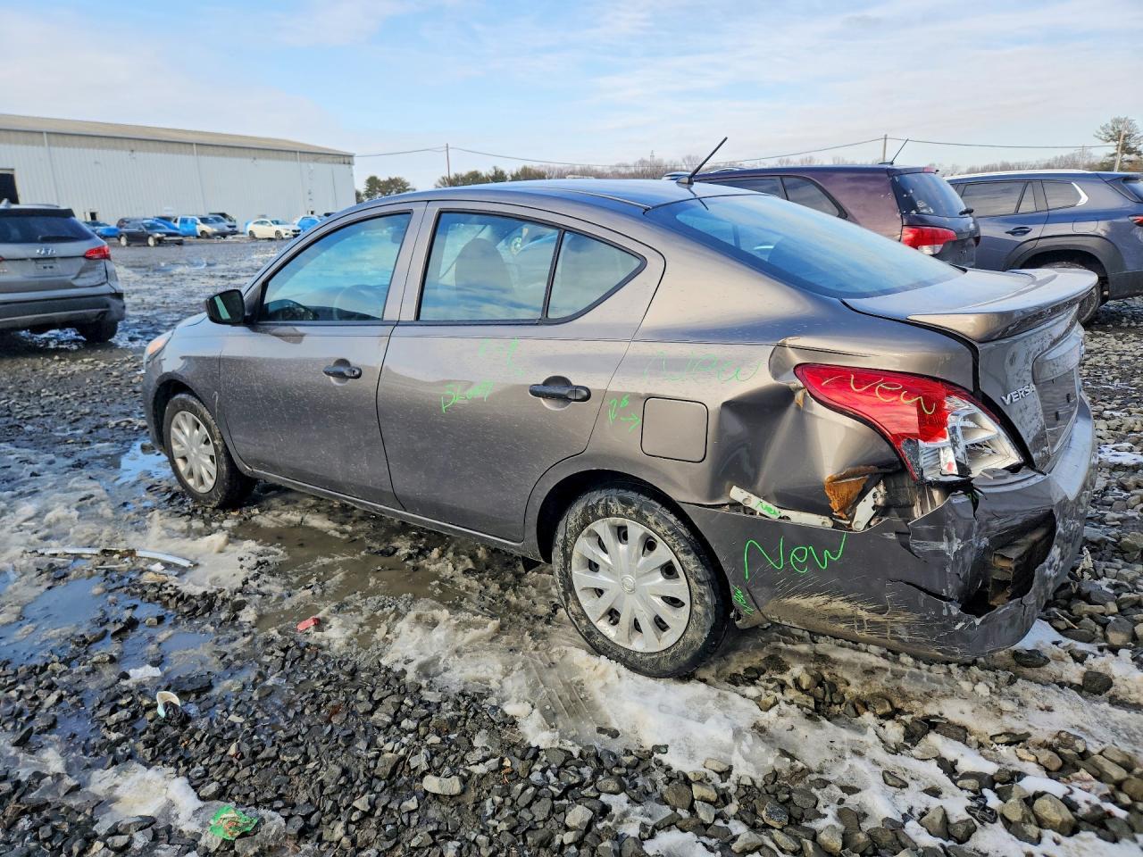 2016 NISSAN VERSA