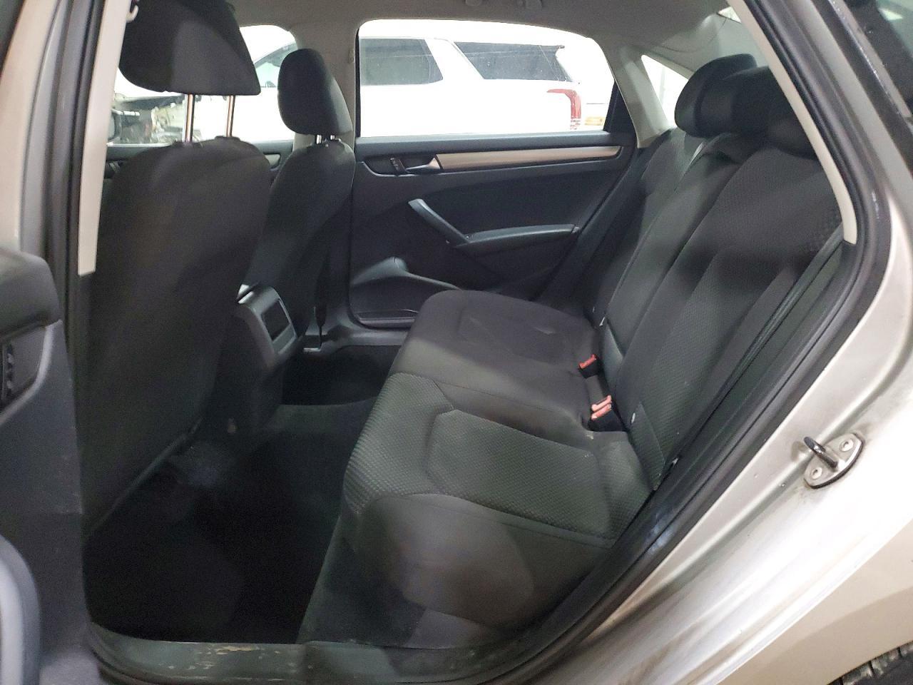 2013 VOLKSWAGEN Passat