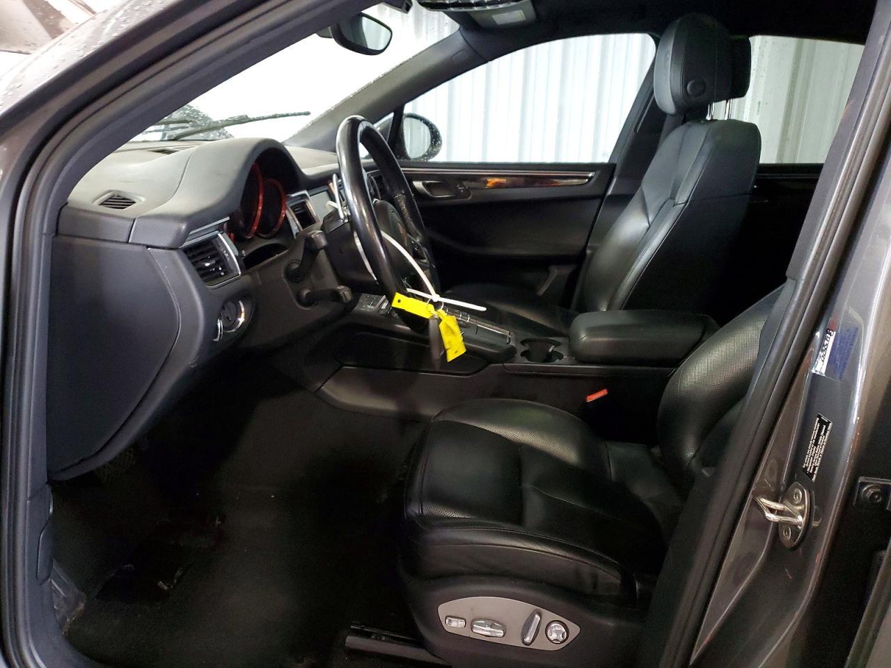 2016 PORSCHE Macan