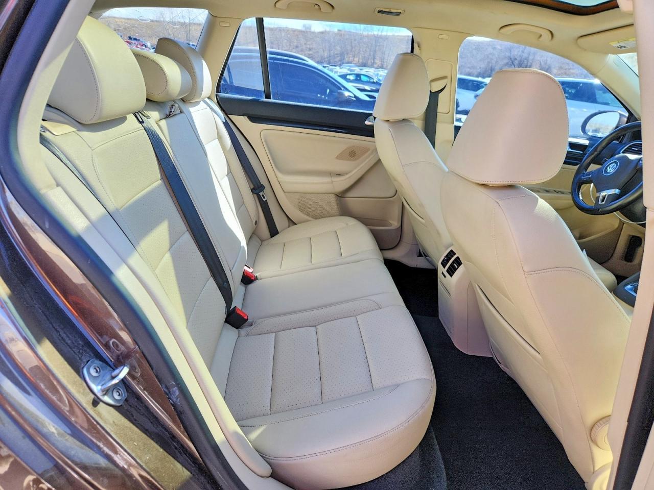 2011 VOLKSWAGEN JETTA