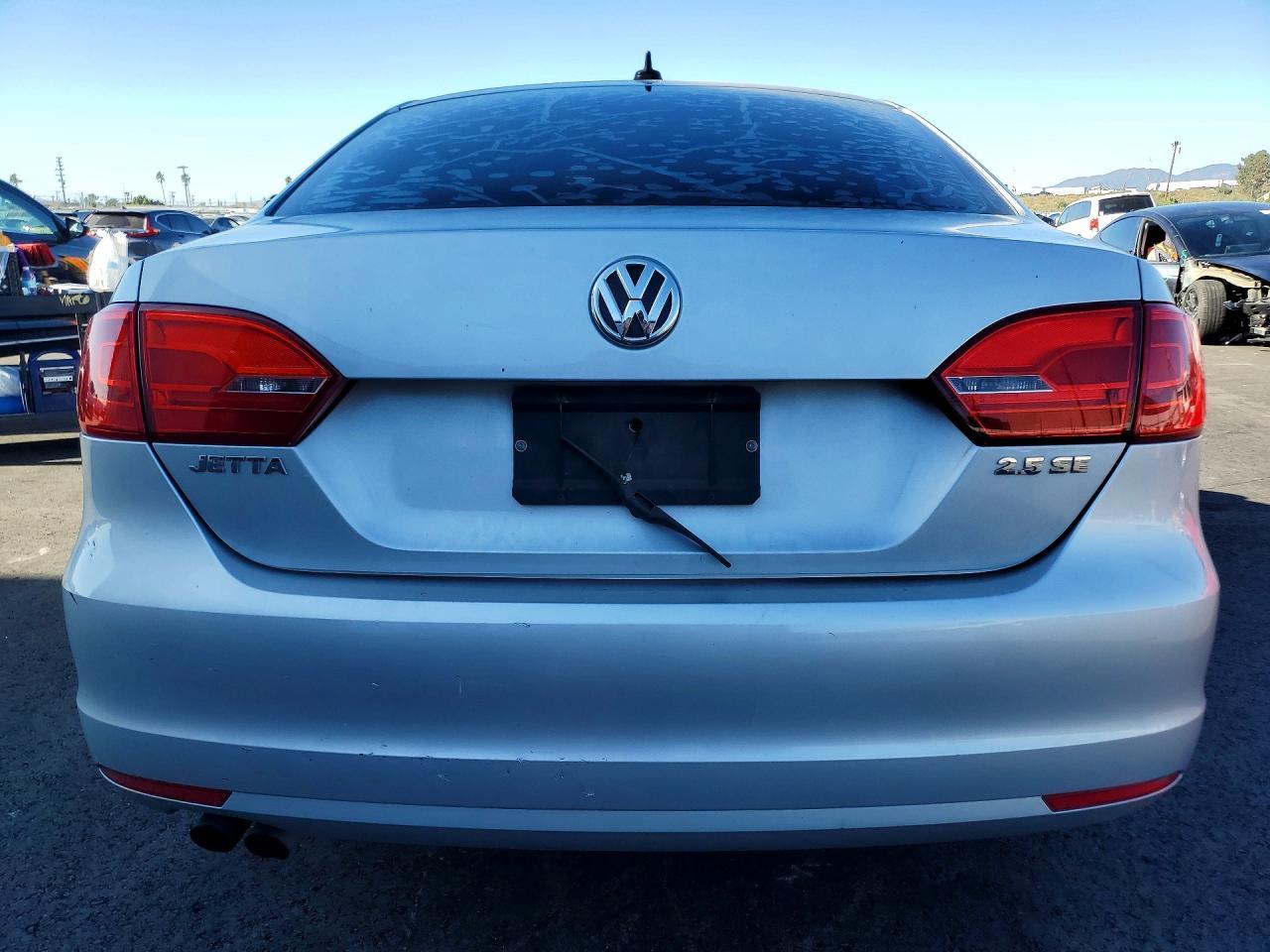 2011 VOLKSWAGEN JETTA