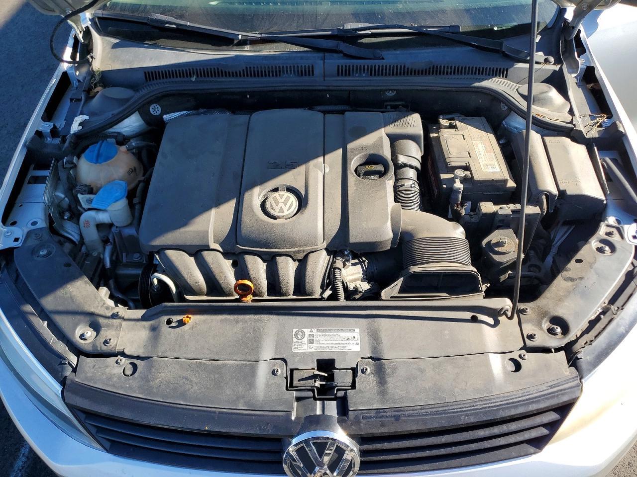 2011 VOLKSWAGEN JETTA