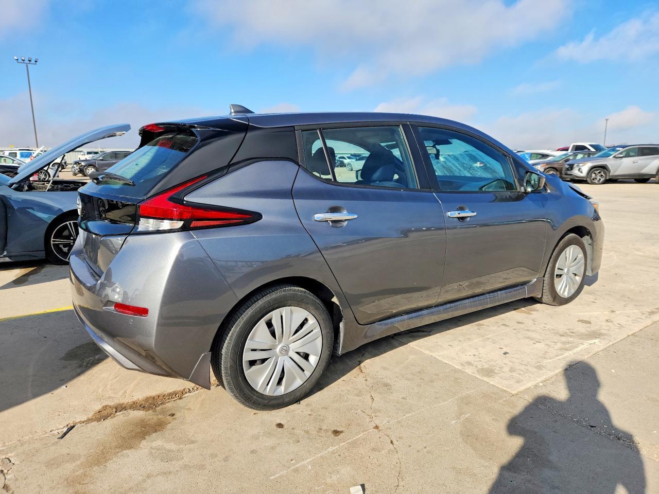 2023 NISSAN LEAF