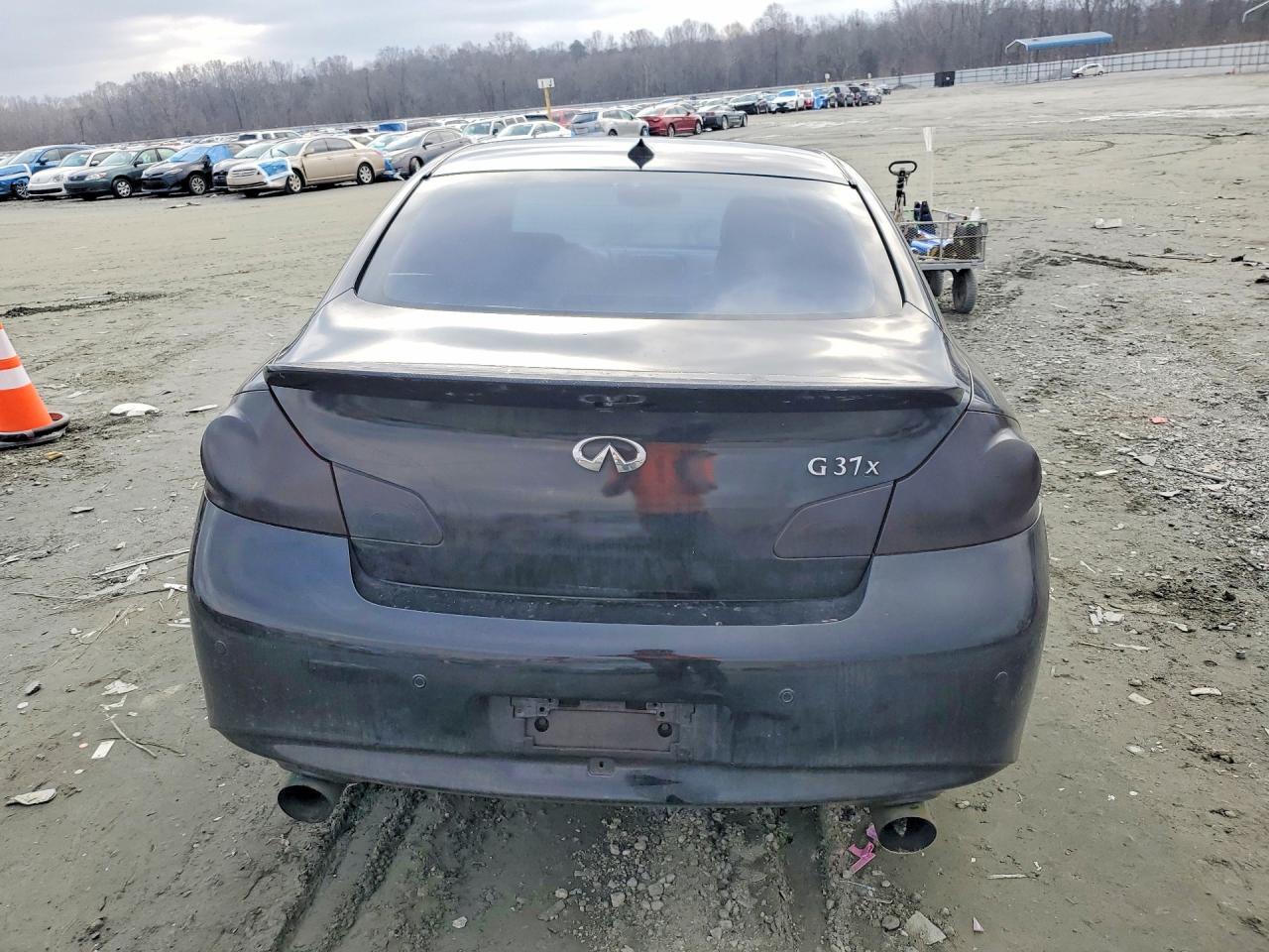 2011 INFINITI G37