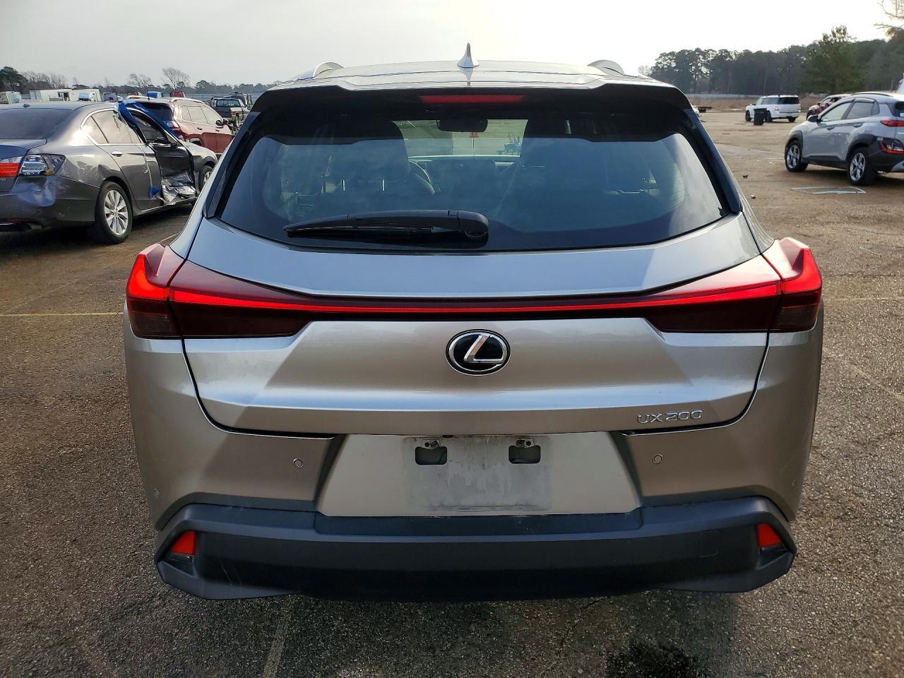 2021 LEXUS UX 200