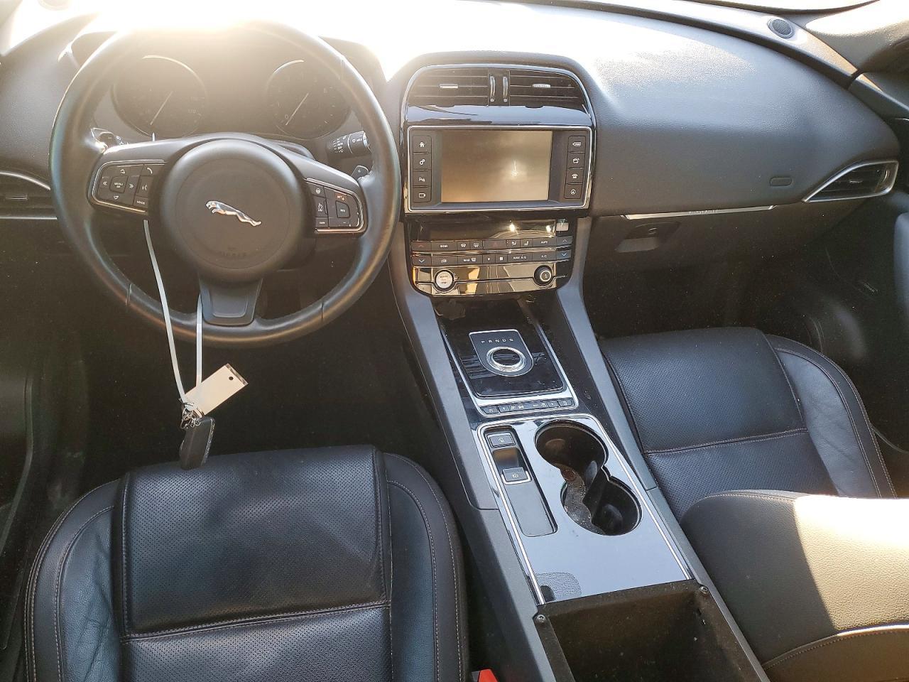 2017 JAGUAR F-Pace